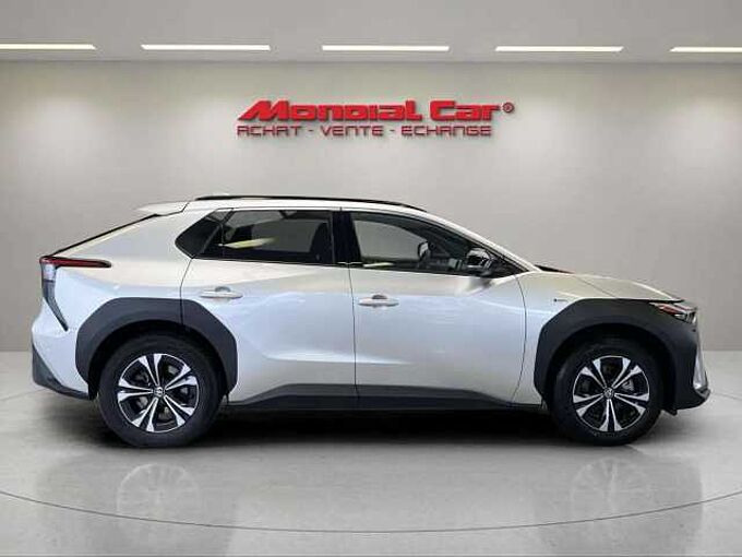 Toyota bZ4X BZ4X 71.4 kWh 2WD Executive Full option 10.816 Kms