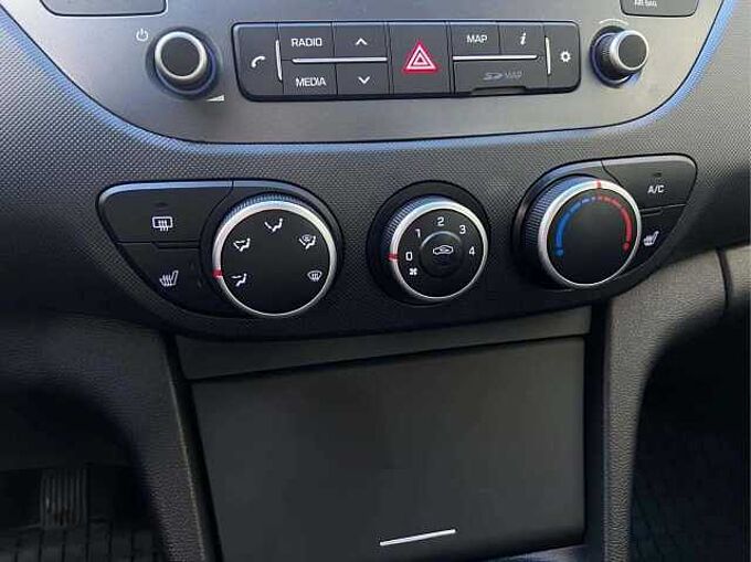 Hyundai i10 i10 1.2i * Apple CarPlay * Navigations *