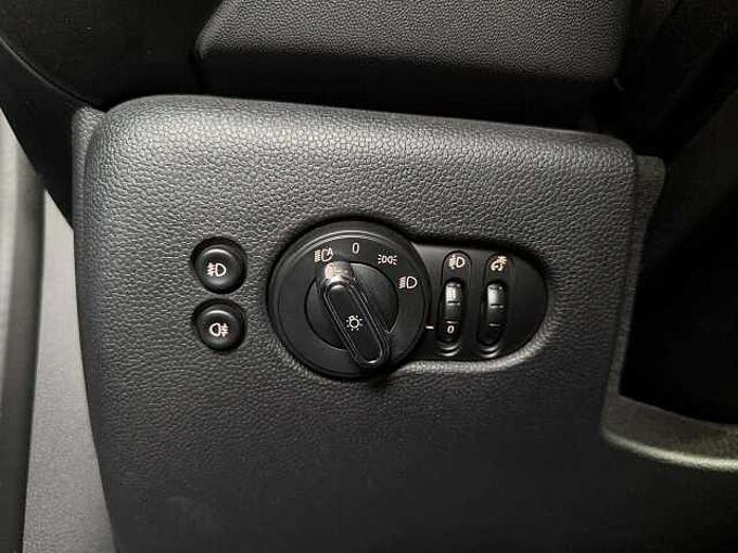 MINI One Mini 1.5 One * Si&egrave;ges chauffants * Navigation *