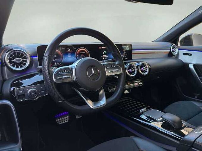 Mercedes-Benz CLA 180 CLA 180 d * Launch edition * Apple CarPlay *