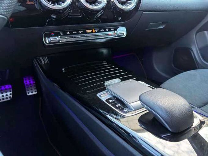 Mercedes-Benz CLA 180 CLA 180 d * Launch edition * Apple CarPlay *