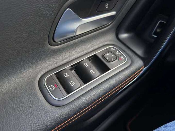 Mercedes-Benz CLA 180 CLA 180 d * Launch edition * Apple CarPlay *