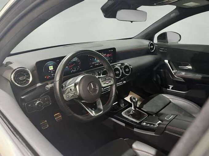 Mercedes-Benz A 200 A 200 AMG * CARPLAY * GPS * sièges chauffants *