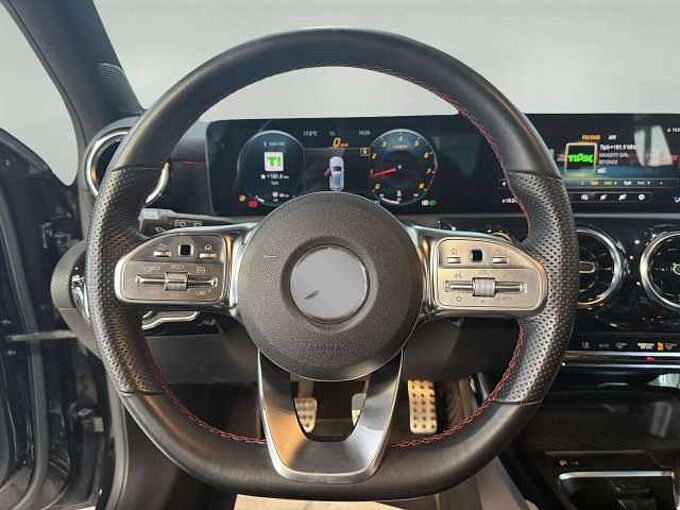 Mercedes-Benz A 200 A 200 AMG * CARPLAY * GPS * sièges chauffants *