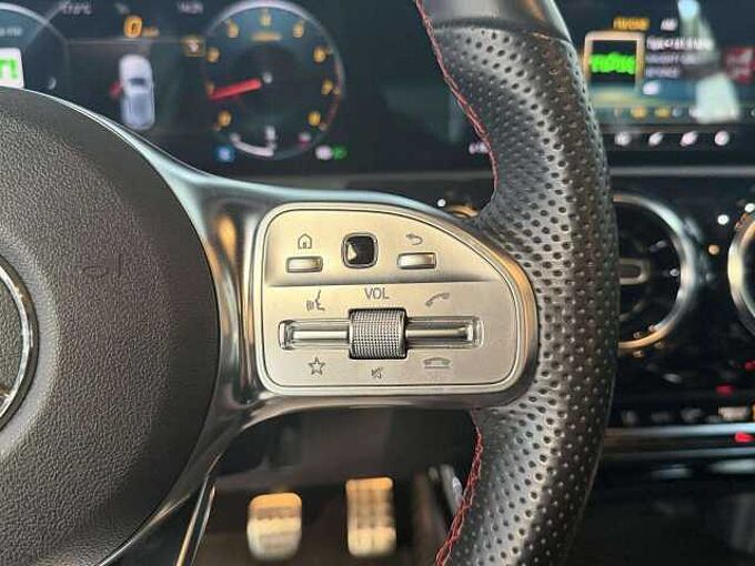 Mercedes-Benz A 200 A 200 AMG * CARPLAY * GPS * sièges chauffants *