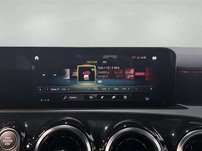 Mercedes-Benz A 200 A 200 AMG * CARPLAY * GPS * sièges chauffants *