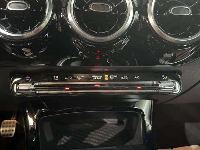 Mercedes-Benz A 200 A 200 AMG * CARPLAY * GPS * sièges chauffants *