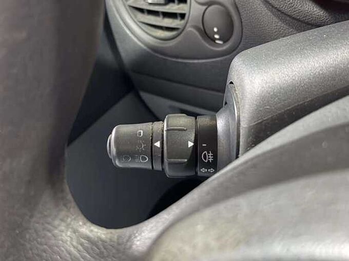 Renault Clio Clio 1.2i 16v Authentique *MP3 * kit hiver *radio*