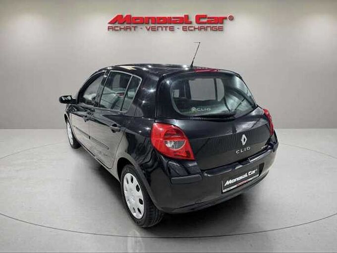 Renault Clio Clio 1.2i 16v Authentique *MP3 * kit hiver *radio*