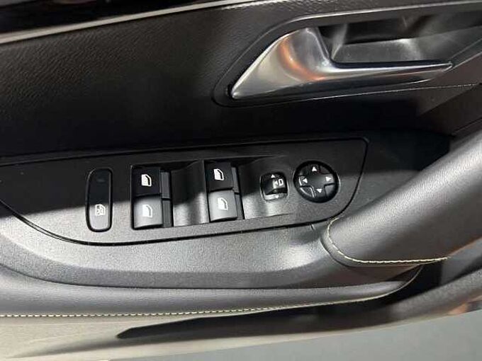 Peugeot 2008 2008 1.5 BlueHDi GT Line *Camera * carplay * GPS *