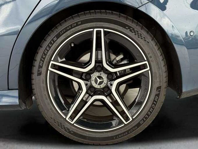 Mercedes-Benz A 180 A 180 d Business Solution AMG * Caméra *Carplay