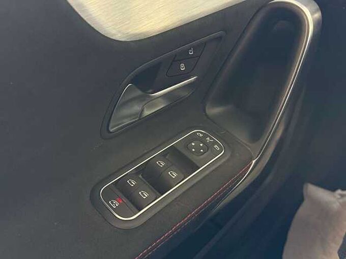 Mercedes-Benz A 180 A 180 d Business Solution AMG * Caméra *Carplay