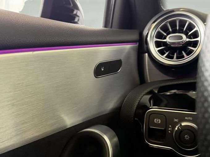 Mercedes-Benz A 180 A 180 d Business Solution AMG * Caméra *Carplay