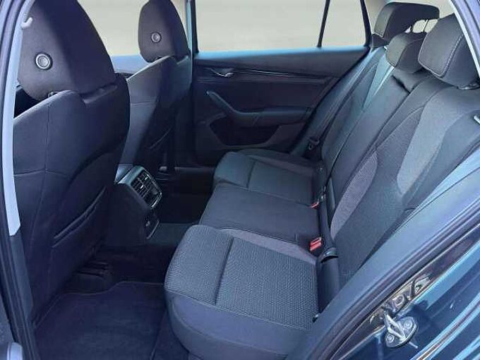 SKODA Octavia Octavia SW 2.0 TDi SCR Ambition DSG* Carplay *