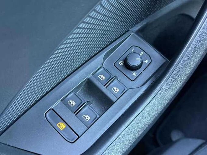 SKODA Octavia Octavia SW 2.0 TDi SCR Ambition DSG* Carplay *