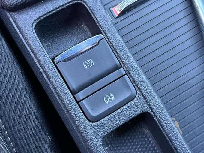 SKODA Octavia Octavia SW 2.0 TDi SCR Ambition DSG* Carplay *