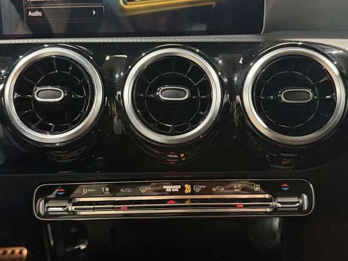 Mercedes-Benz CLA 180 CLA 180 Business Solution * Caméra * Carplay *