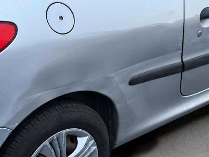 Peugeot 206 206+ 1.1i * MARCHAND OU EXPORT *