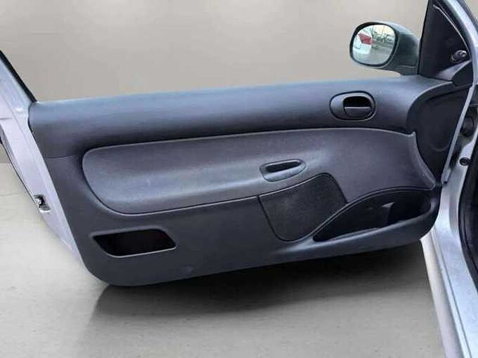 Peugeot 206 206+ 1.1i * MARCHAND OU EXPORT *